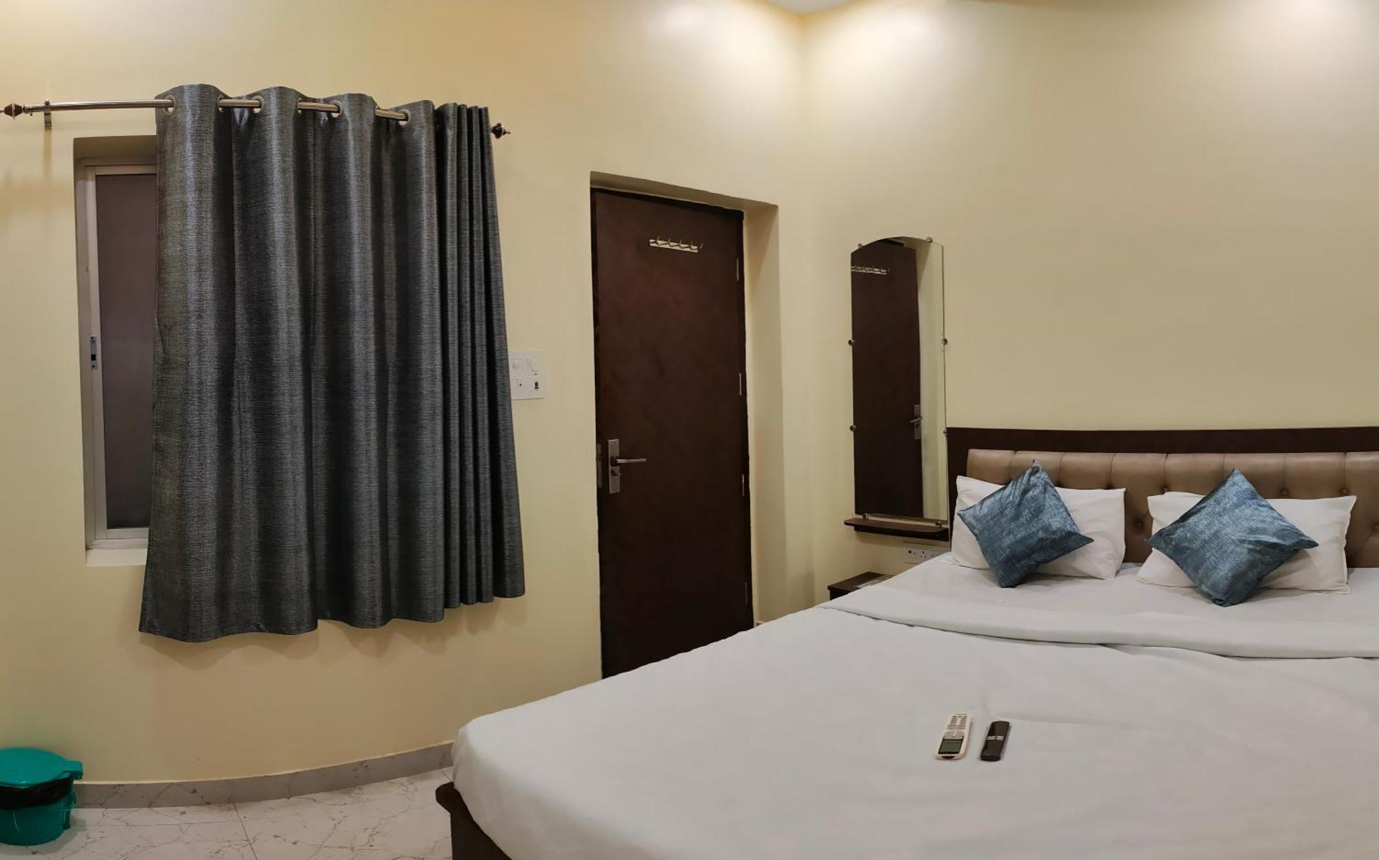 Ganga Sparsh Hotell Varanasi Exteriör bild