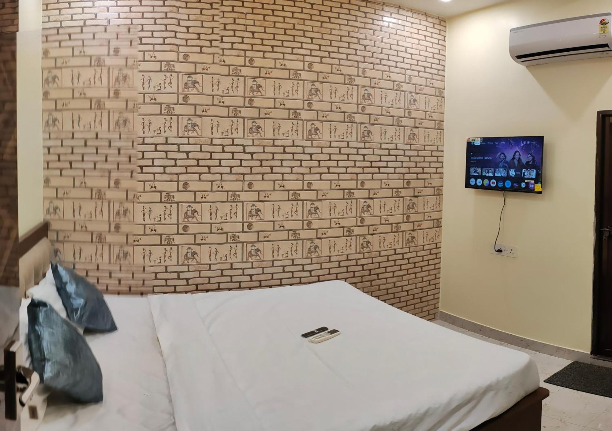 Ganga Sparsh Hotell Varanasi Exteriör bild