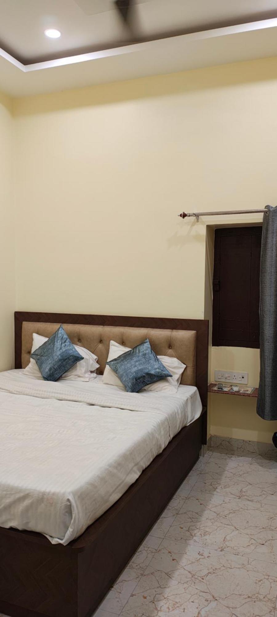 Ganga Sparsh Hotell Varanasi Exteriör bild