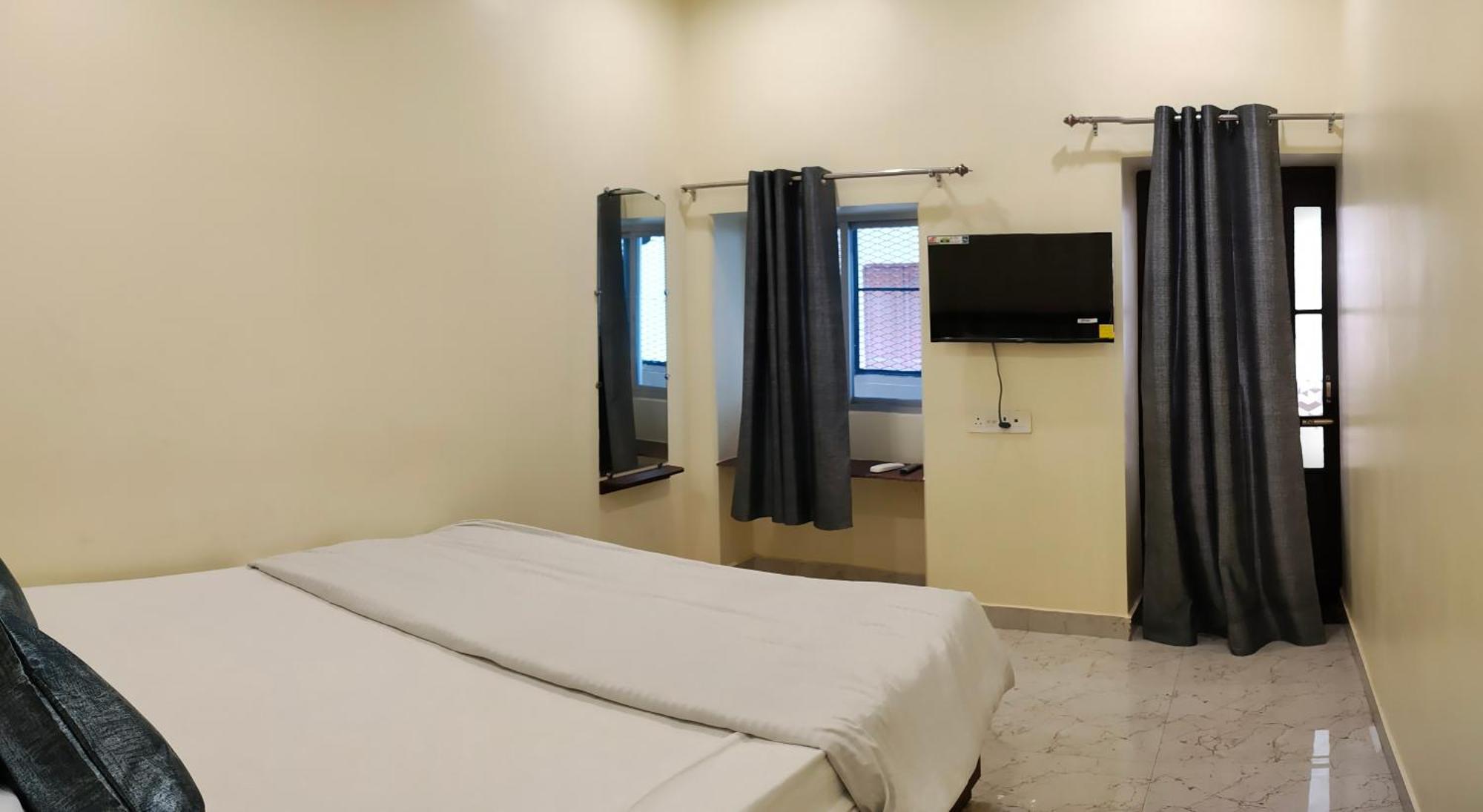 Ganga Sparsh Hotell Varanasi Exteriör bild