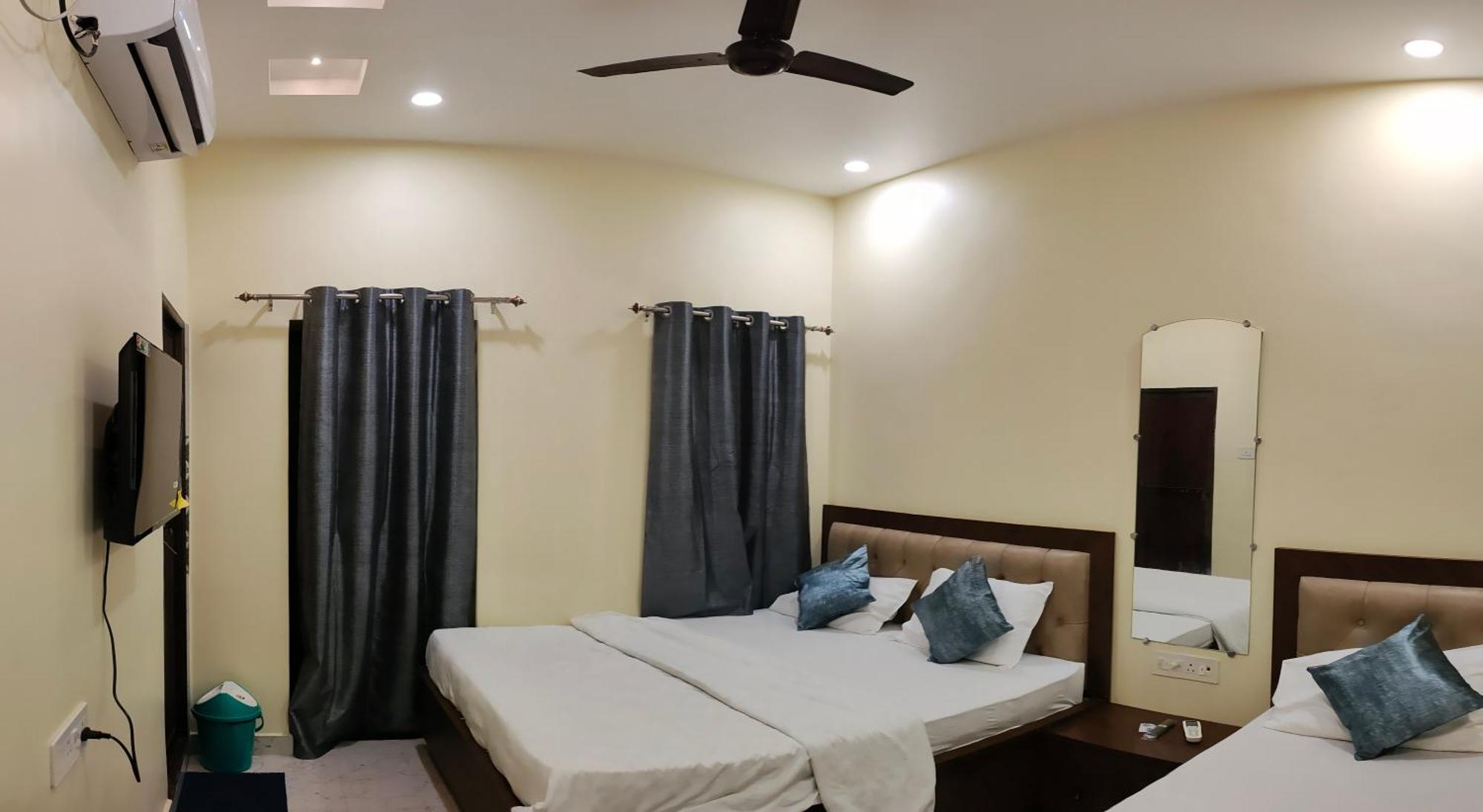 Ganga Sparsh Hotell Varanasi Exteriör bild